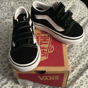 Baby 5.0 Black and white low top Vans